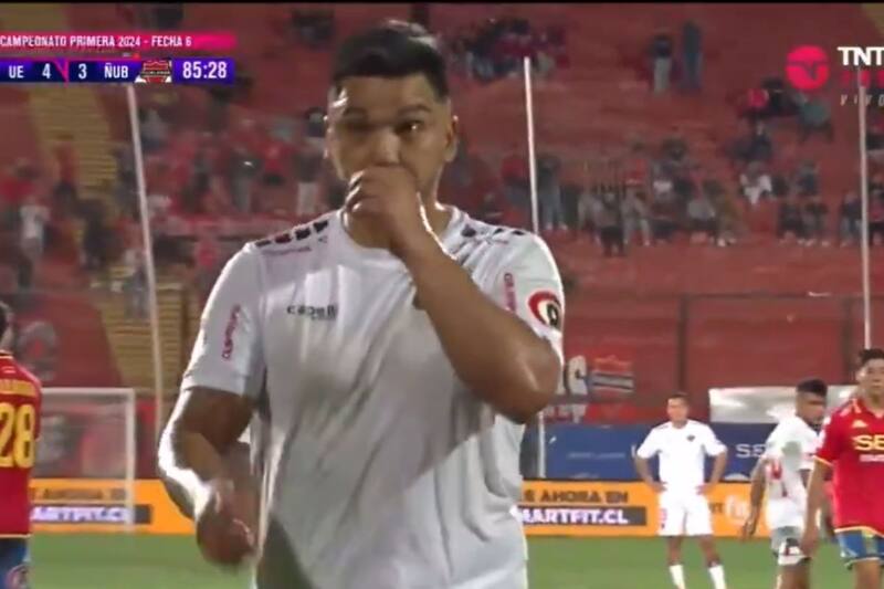 Lorenzo Reyes, al dejar la cancha de Santa Laura.