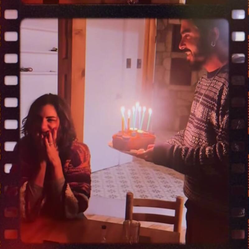 Nicolás Oyarzún sorprendió a Carmen Zavala en su cumpleaños. Créditos: Instagram