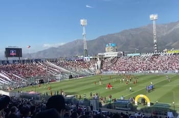 VIDEO | No los olvidan: hinchas de Colo Colo se hacen un festín con Matías Zaldivia y Juan Martín Lucero
