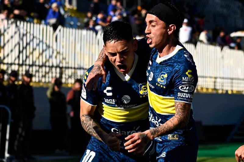 Joan Cruz celebrando en Everton de Viña del Mar