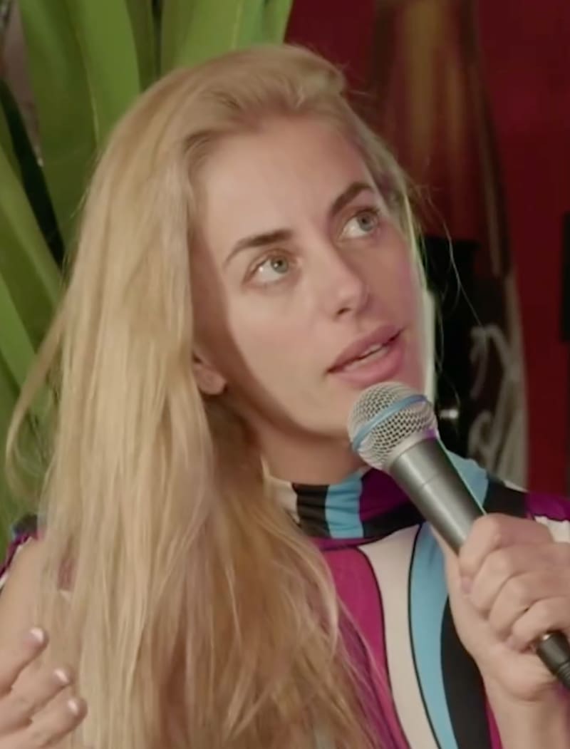 La cantante habla de sus cirugías.