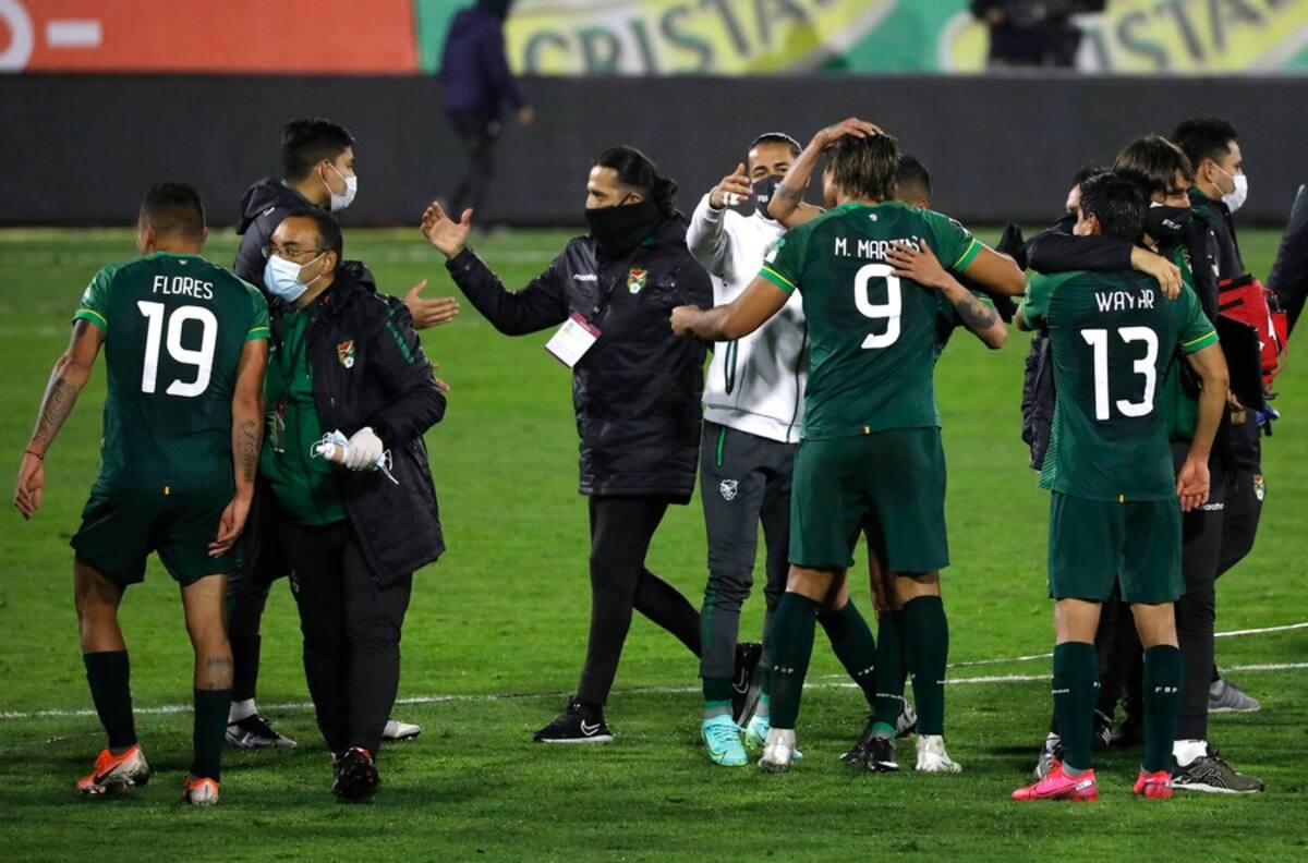 VIDEO: Con cueca altiplánica celebró Bolivia en el camarín de San Carlos tras el empate ante La Roja