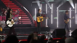 Con crítica al Festival de Viña: Las sorpresas y los memes de la presentación de Los Bunkers