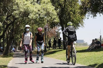 Tiempo en Santiago: Lunes de calor en la capital con cielos despejados