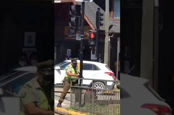 Decretaron firma quincenal y arraigo nacional contra carabinero que mató a malabarista en Panguipulli