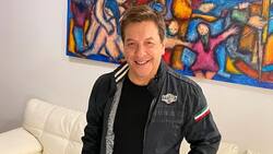 “Gracias a cada uno de los artistas que dejaron un recuerdo en este hogar": Julio César Rodríguez se luce con su  galería de arte de "La Junta"