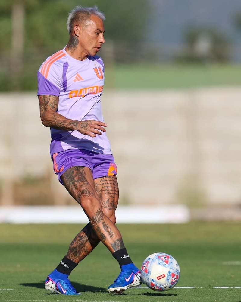 Eduardo Vargas, en la pretemporada de los azules en Pirque.