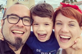 "No nos dejaron ni invitar a mi mamá": Lalo Ibeas, vocalista de Chancho en Piedra, y Estefanía Opazo se casaron en pandemia