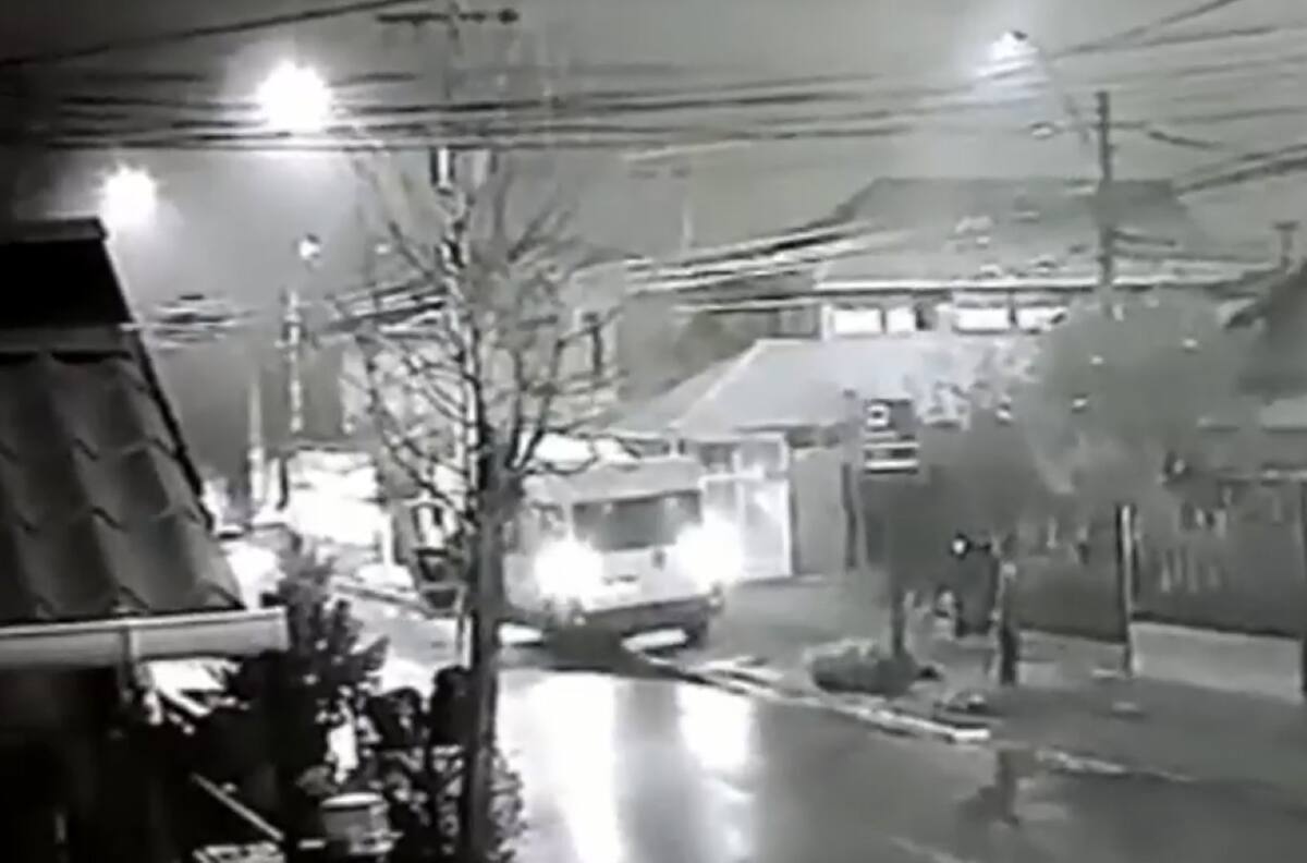 VIDEO | Asaltan furgón escolar en Puente Alto: Ladrones intimidaron a conductora con armas de fuego