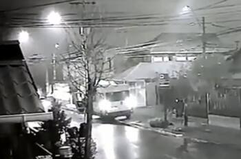 VIDEO | Asaltan furgón escolar en Puente Alto: Ladrones intimidaron a conductora con armas de fuego