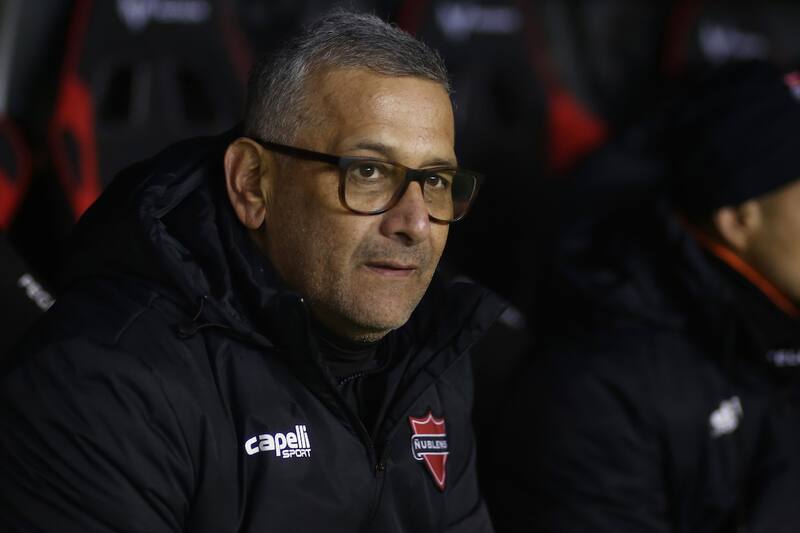 “Digan la verdad”: Ronald Fuentes explota por suspensión del partido entre la UC y Ñublense.