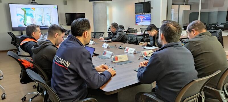 Reunión de Senapred y Meteochile. Créditos: @sernageomincl