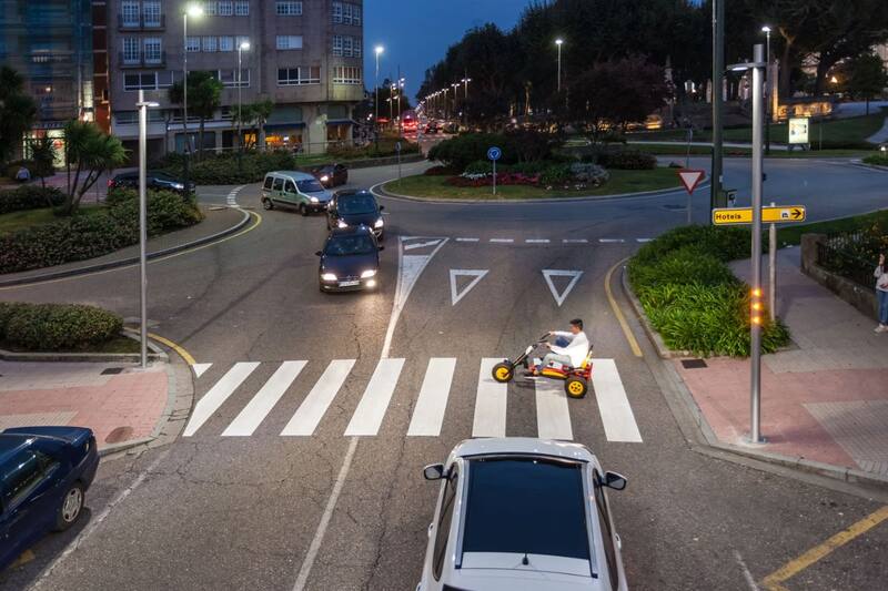 El paso de peatones inteligente permite alertar a los automovilistas