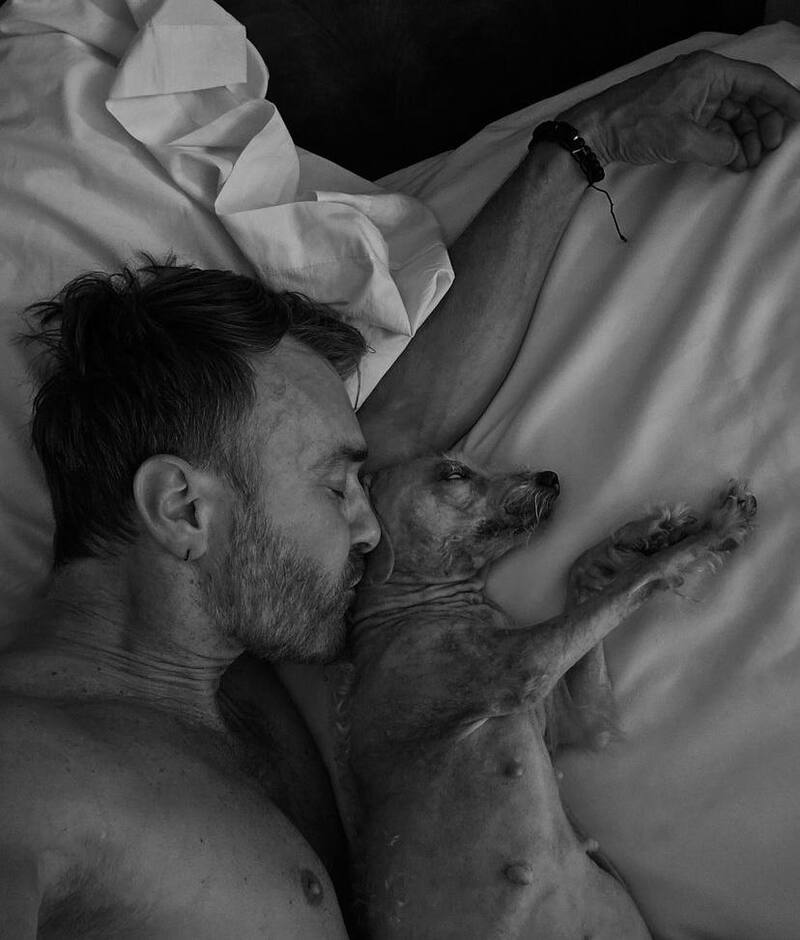 La tierna postal de Jordi Castell con su perrita, Rocío Jurado.