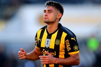 Deportes Temuco no se detiene con los fichajes y tiene a su delantero estrella: viene de Rentistas y jugó en Peñarol