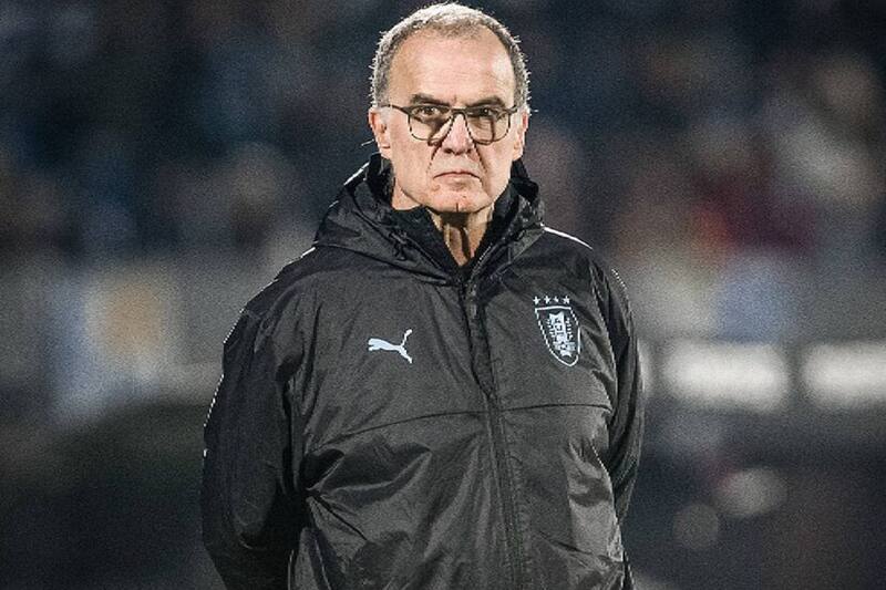 Bielsa prepara su debut oficial por Uruguay ante Chile en las eliminatorias
