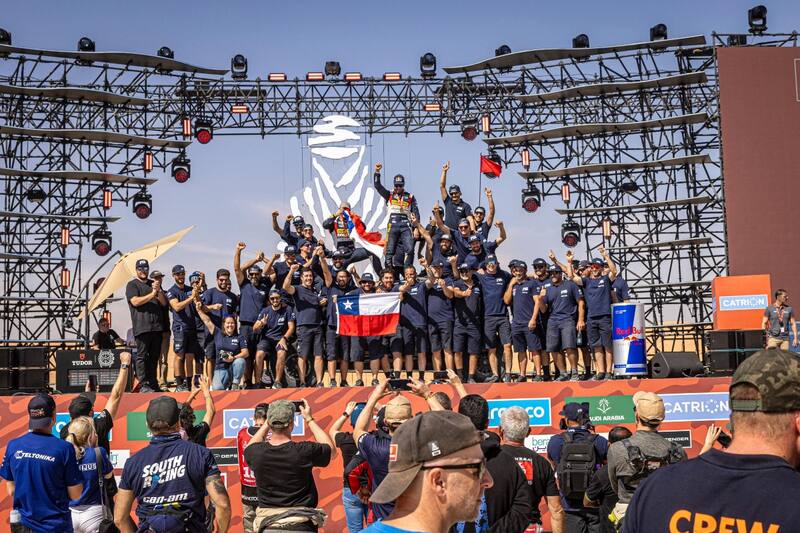 El Chaleco portó la bandera chilena en su premiación.