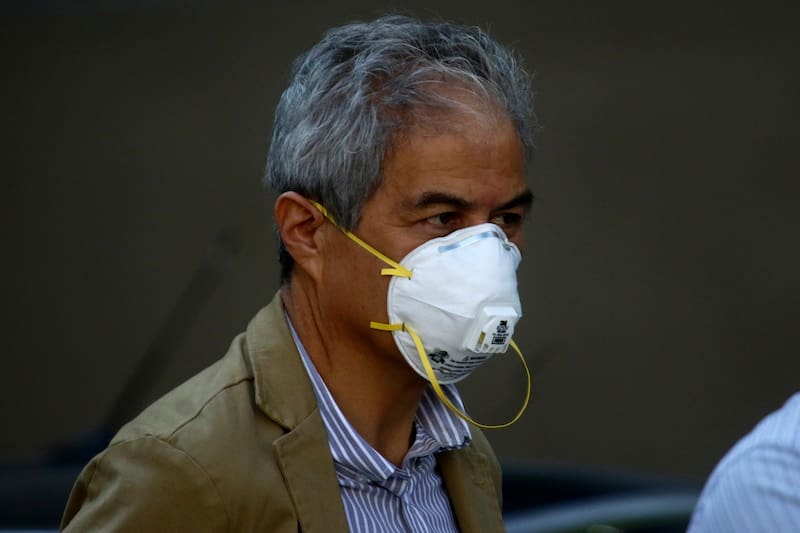 Santiago , 20 de marzo de 2020
El bloque Sindical de Unidad social entrega una carta dirigida al Presidente Sebastin Piera con demandas concretas desde el mundo del trabajo para enfrentar la crisis sanitaria. en la foto el presidente del colegio de profesores Mario Aguilar.
Javier Salvo/ Aton Chile
