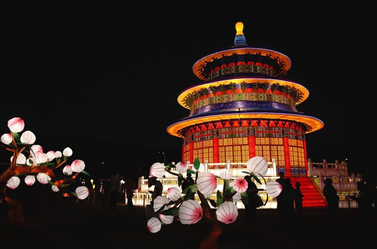Festival de luces chinas: Conoce los tres eventos que iluminan las noches de Santiago
