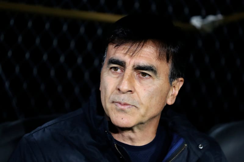 El entrenador argentino termina contrato con Colo Colo en diciembre próximo.