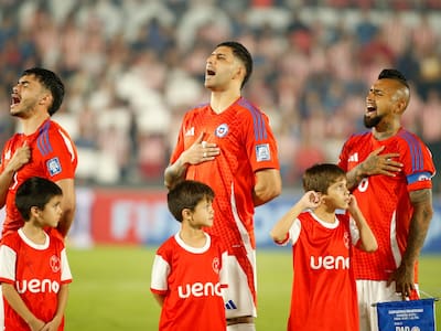 Mientras en Chile siempre es criticado, en Europa lo transforman en líder de su equipo