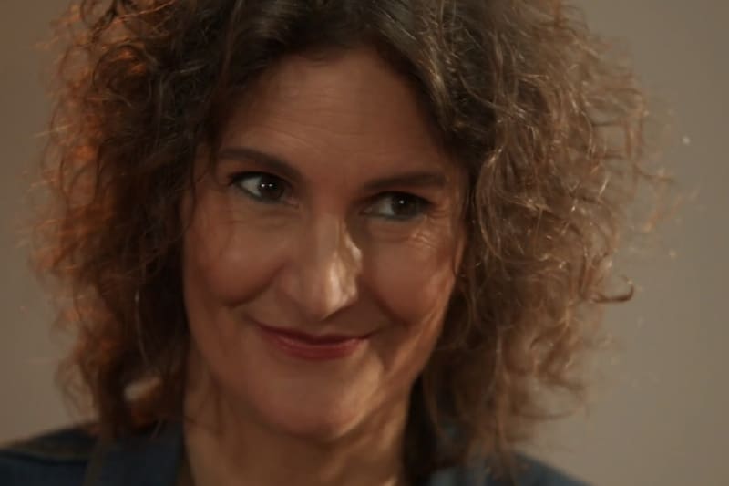 La actriz se lució en Romané.