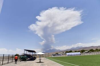 Volcán Láscar: Onemi decreta alerta amarilla para San Pedro de Atacama y no descarta futuras explosiones