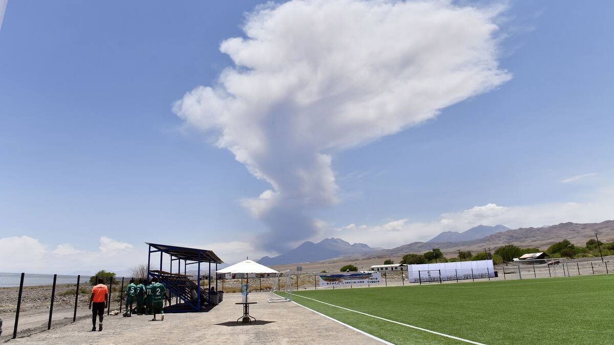 Volcán Láscar: Onemi decreta alerta amarilla para San Pedro de Atacama y no descarta futuras explosiones