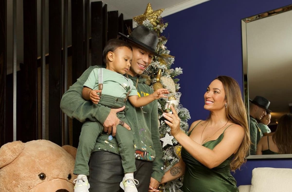 Junto a su suegra y luciendo su pancita de embarazo: La elegante celebración de Año Nuevo de Lisandra Silva