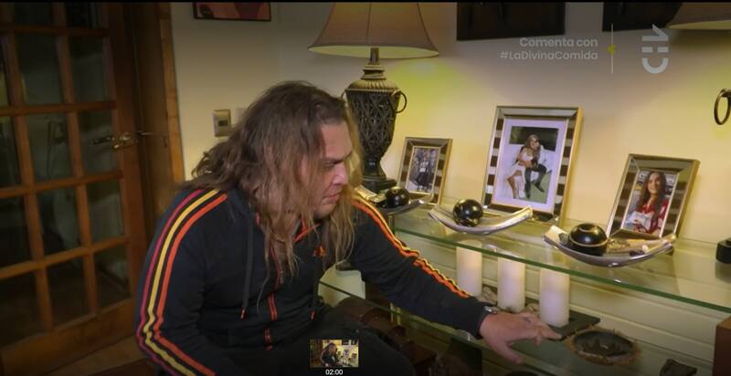 En su casa, Carlos Figueroa tiene distintas fotografías y recuerdos con su familia.