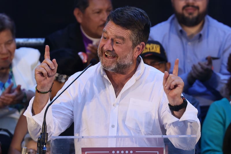 Según Pepe Auth, Claudio Orrego se impondría a Francisco Orrego en la RM.