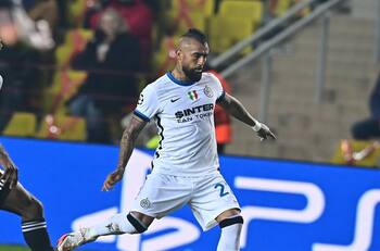 Nuevamente problemas físicos: Arturo Vidal será evaluado en el Inter de cara al partido ante la Roma