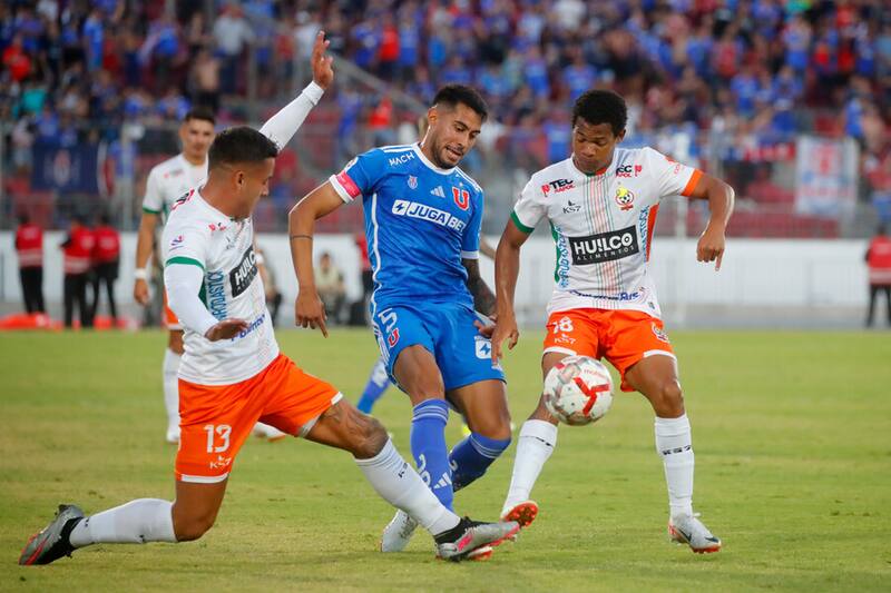Representante de Emmanuel Ojeda dice que el jugador podría seguir en la U. Foto: aton.