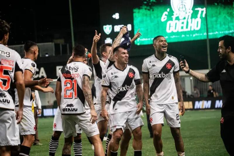 Ramón Díaz criticó el juego de sus dirigidos, sin embargo cerró su discurso con un sincero "felicitaciones" y un aplauso cerrado.