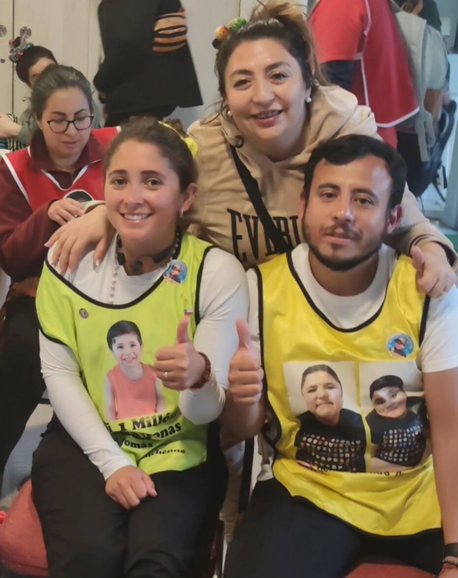 La Pincoya compartió con los padres del niño. Créditos: Instagram