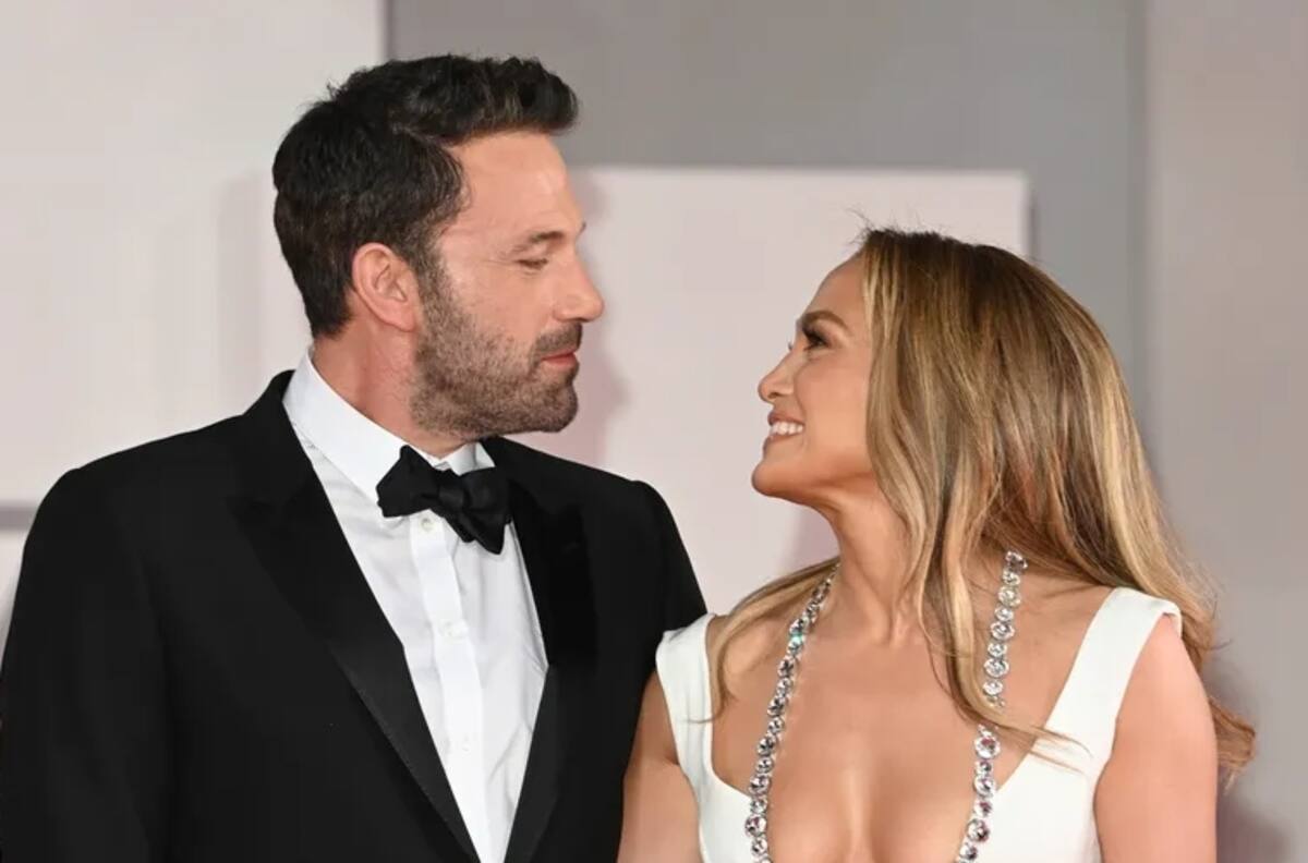 "¿Por qué siempre tiene cara de sufrimiento?": Las burlas hacia Ben Affleck por su aparición junto a Jennifer Lopez en los Grammy 2023