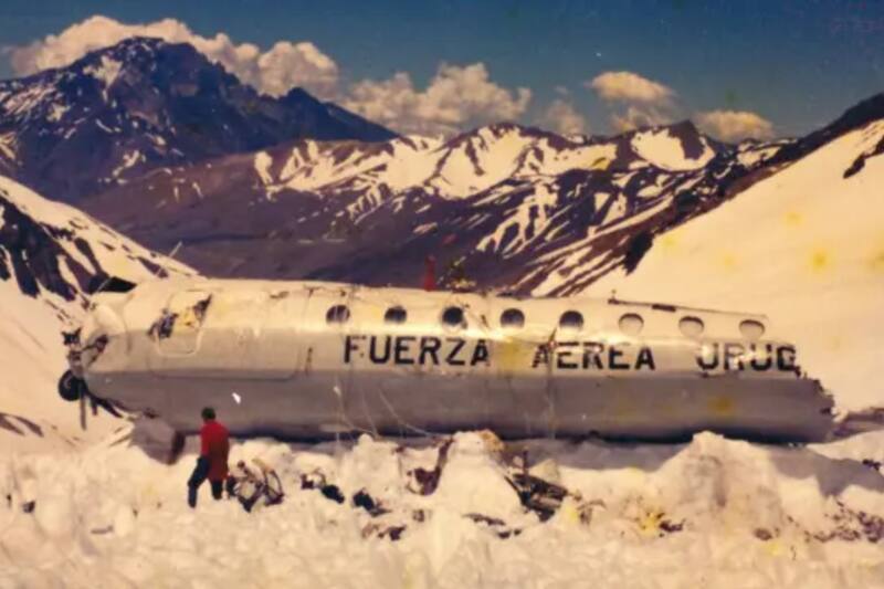 Se desarrolla un cálido reencuentro entre los supervivientes de Los Andes y su patria.