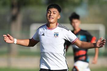 La rompió en el Sudamericano y lo quiere Boca: Colo Colo toma una decisión con Alonso Olguín