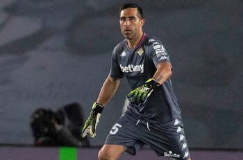 La razón por la que Manuel Pellegrini insistirá con Claudio Bravo de titular en el Betis