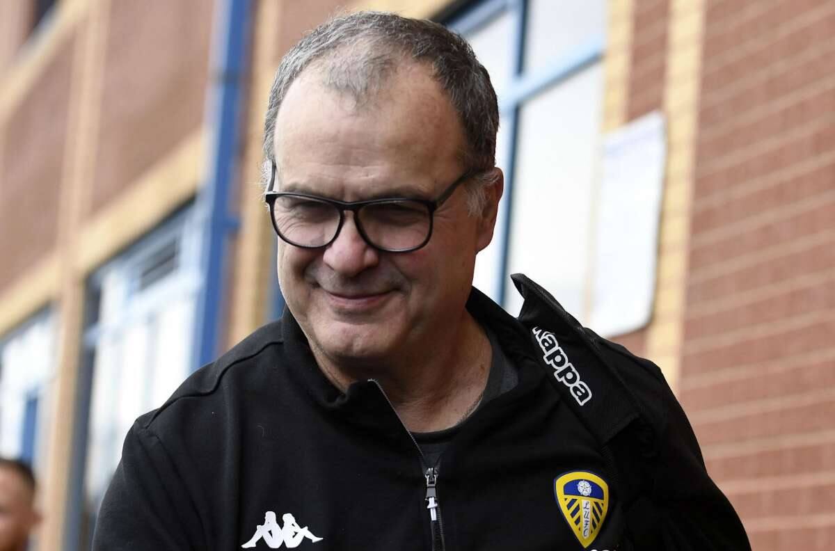 FOTOS: Iba caminando por la calle y se encontró con Marcelo Bielsa: "Todavía no lo puedo creer"