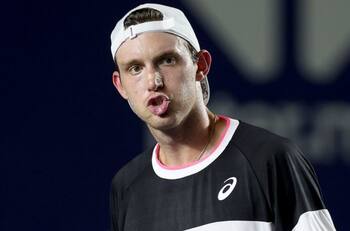 VIDEO | ¡Gigante! El increíble punto que salvó Nicolas Jarry en el primer set ante Tsitsipás