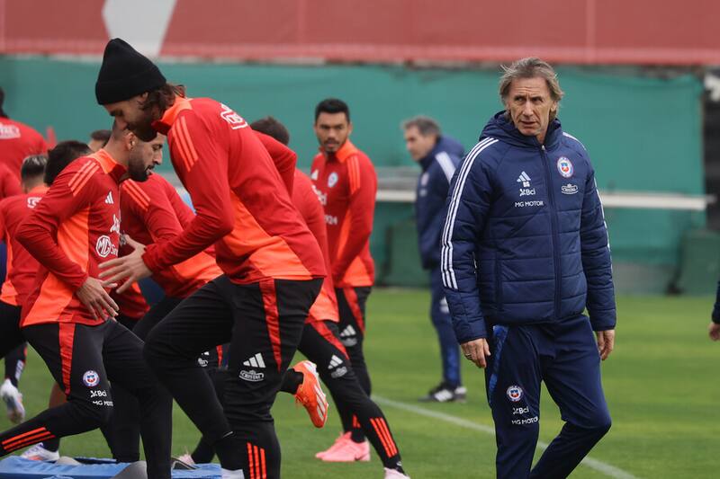El DT de La Roja recibió en Juan Pinto Durán a Manuel Pellegrini. Foto: Aton.