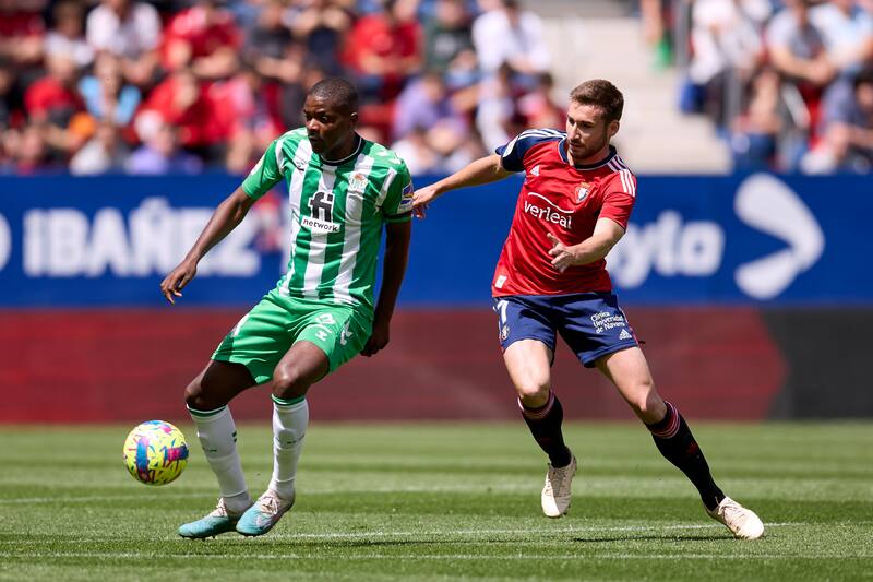 Betis rozó la remontada pero terminó cosechando una caída en su visita a Osasuna. Foto: @Realbetis.