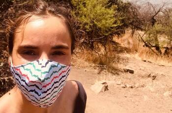 "En libertad": La caminata por un cerro que realizó María Gracia Omegna y Anka, su hija con Gonzalo Valenzuela