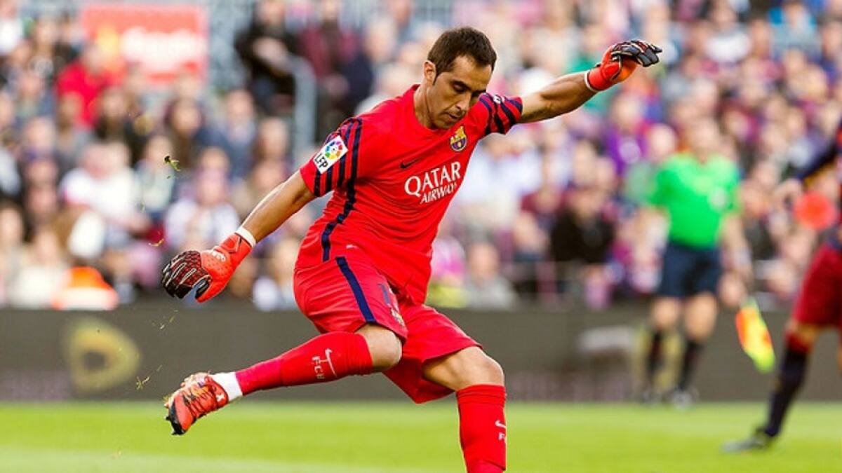 Criticas a Claudio Bravo en ajetreado triunfo de Barcelona