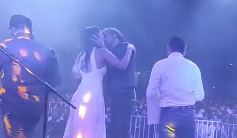 intentó besar a la fuerza a Melina Noto.