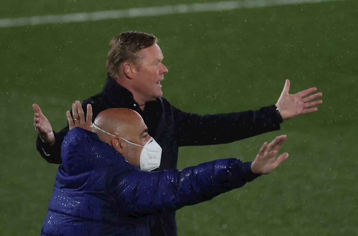 "Merecimos decisiones arbitrales acertadas": los reclamos de Koeman tras la derrota en el Clásico