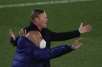 "Merecimos decisiones arbitrales acertadas": los reclamos de Koeman tras la derrota en el Clásico