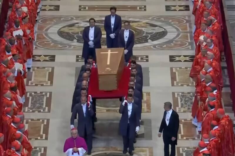 El fallecido Santo Padre fue enterrado en la Basílica Papal de Santa María la Mayor, tal y como pidió en vida.