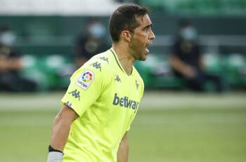 Nuevo arquero del Betis se rindió a los pies de Claudio Bravo: "Es un porterazo"